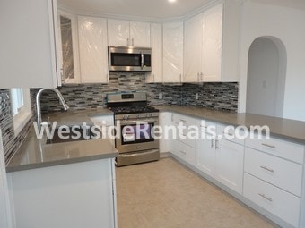 Building Photo - 3176 Rowena Ave