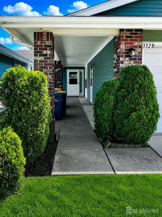 Photo - 332 Quinton Dr