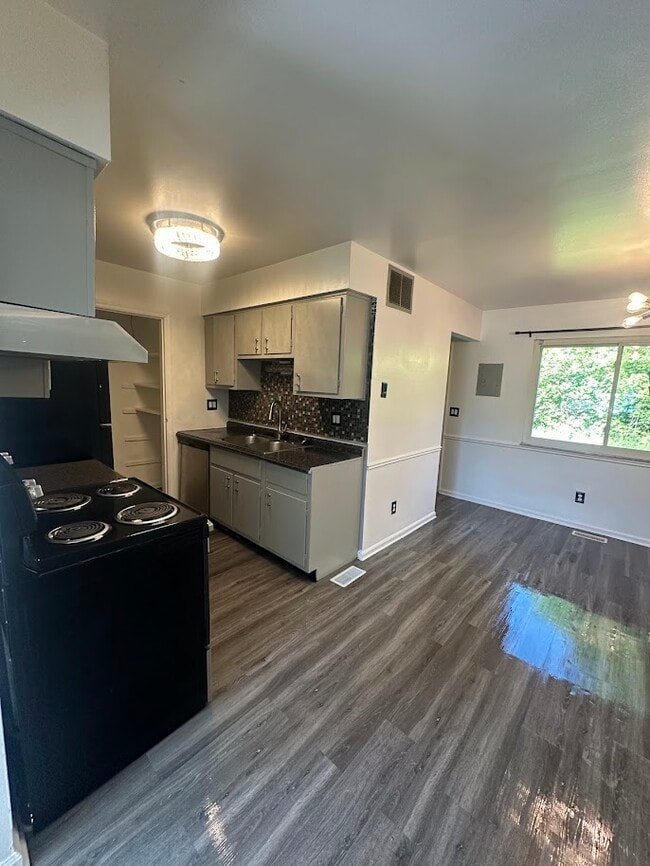 3000 Benchwood Rd Unit 1