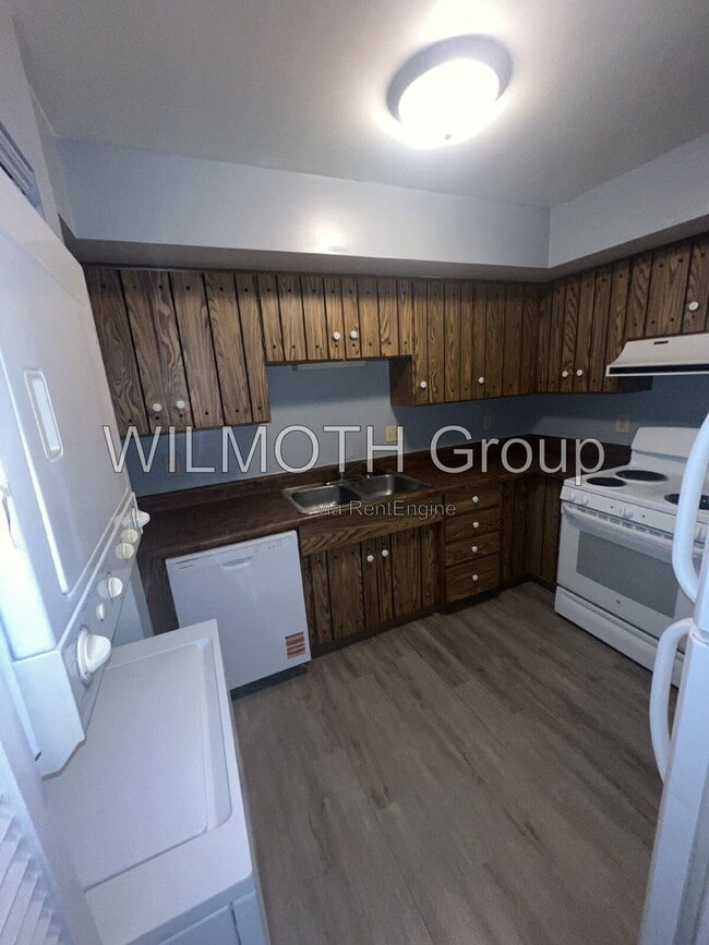 Photo - 1310 Millerwood Dr Unit 3