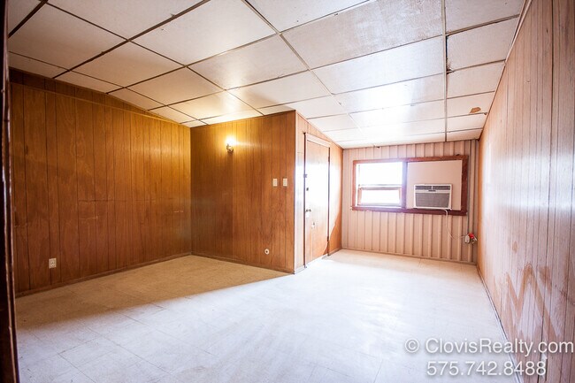 Living Room - 2120 W 7th St Unit 2