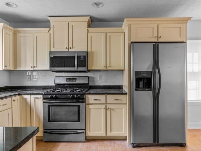 Building Photo - 40 Brattle St Rental