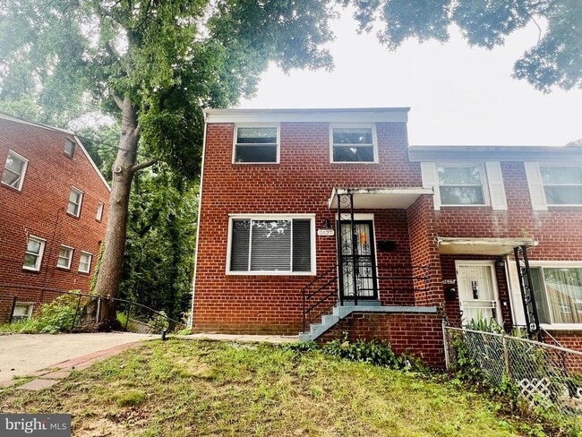 Building Photo - 3627 Dunlap St Rental