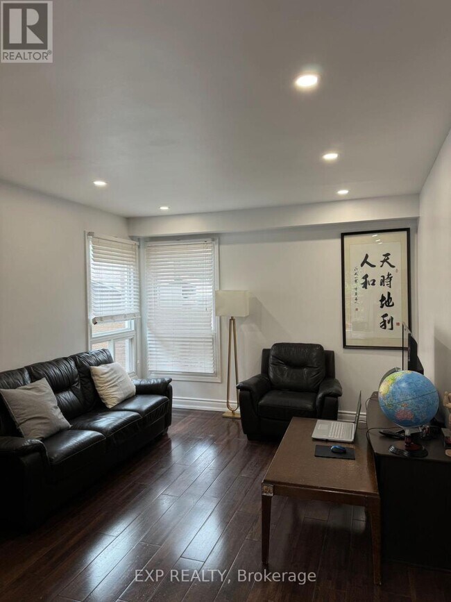 Photo - 82 Muirlands Dr