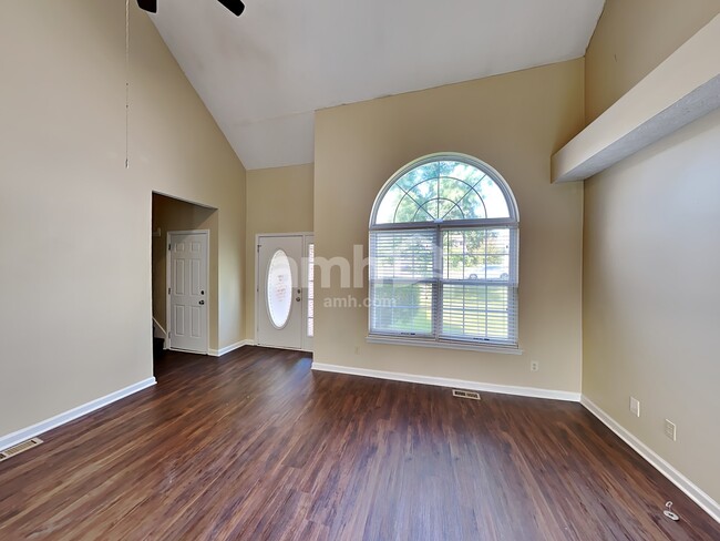 Photo - 620 Creekfront Dr