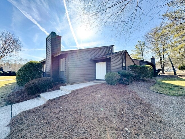 Building Photo - Holden Village Townhome Available - Newly Renovated