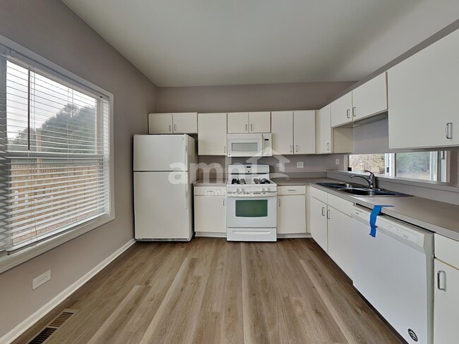 Photo - 2417 Deerfield Dr