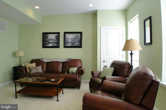 Building Photo - 1914 Cavalier Ln