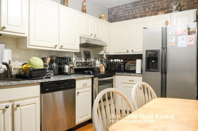 Photo - 1404 Commonwealth Ave Apartamentos