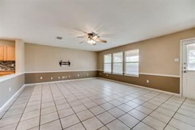 Photo - Freshly Updated 3 bedroom spacious beauty!!