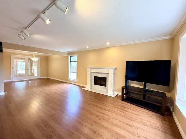 Photo - 1805-148A 148a St