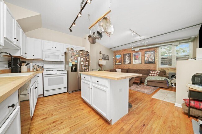 Photo - 1834 Ridge Ave Unit 102