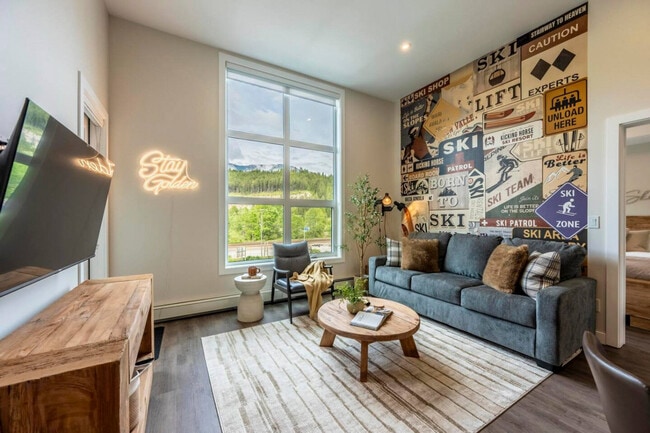 Building Photo - 901-907 7 St N