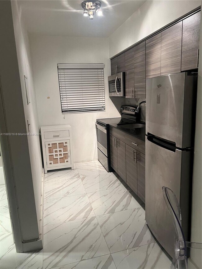 Building Photo - 1611 West Dr Unit 12 Rental