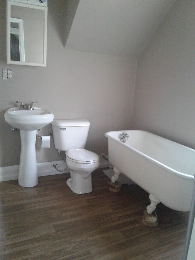 Photo - 673 Dale Street North