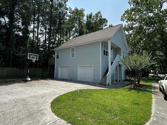 Building Photo - 3 Bed 3 Bath Garage Apartment Home