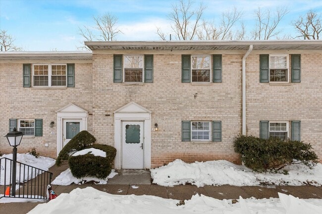 Building Photo - Available now, 3B/2.5B Two Story Townhome in Butler Park!