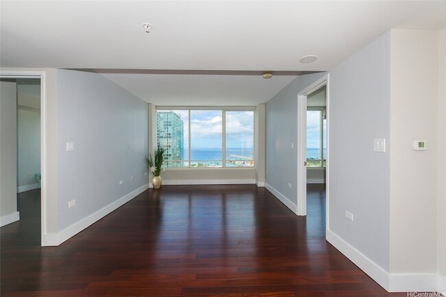 Photo - 1009 Kapiolani Blvd House