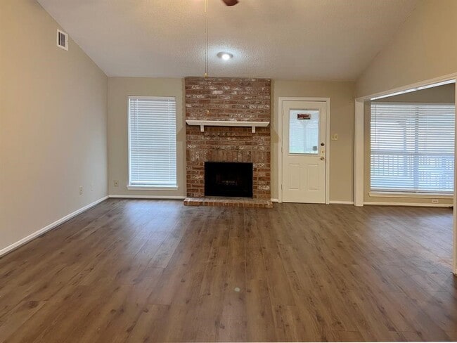 Photo - 3122 Windmill St