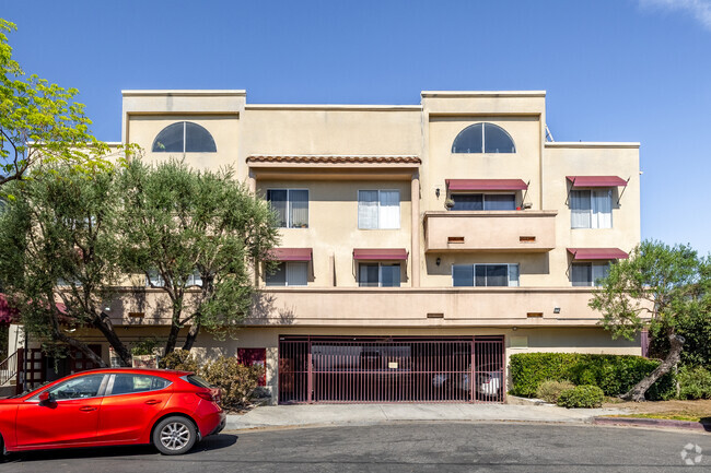 Building Photo - 5257 Willowcrest Ave Rental