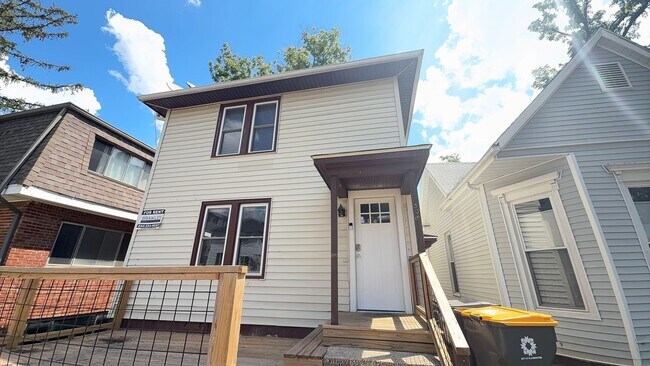 Building Photo - 508 N Lincoln St Unit 508 N. Lincoln St