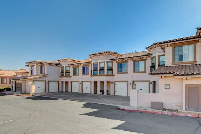 Building Photo - Luxury Resort Style Condo in Lake Las Vegas