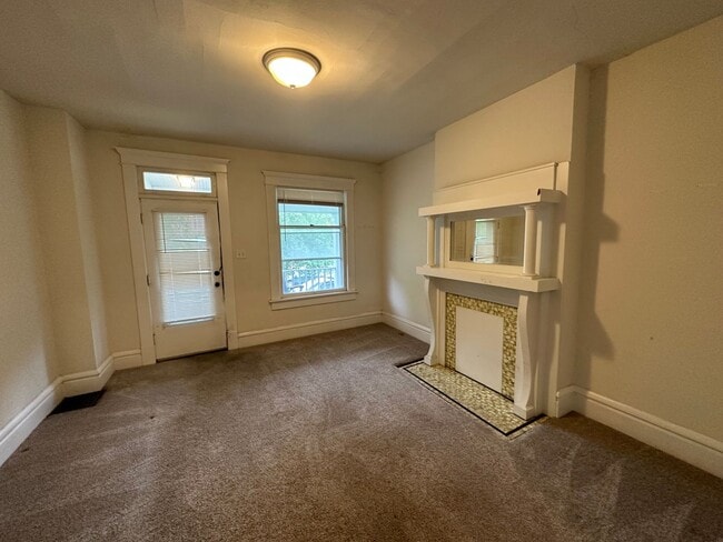 Photo - W 8th 417-419 NCR Unidad 419