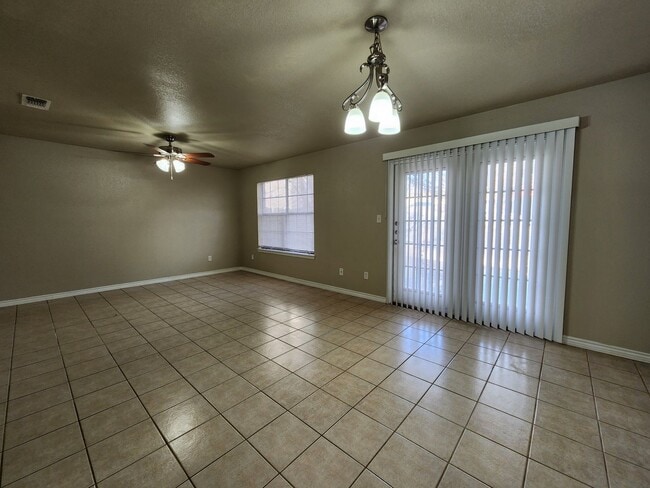 Photo - 3/2.5/1 Townhome / Close to Landa Park / ...