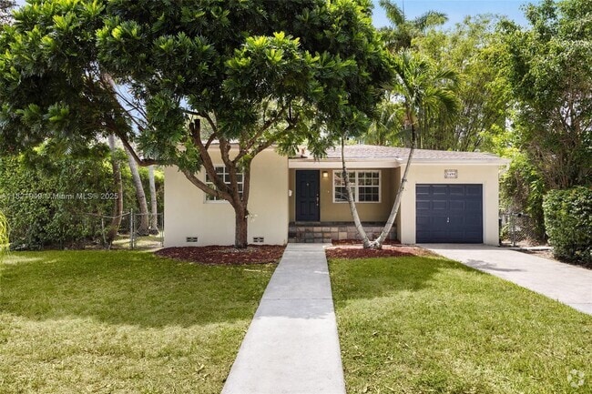 Building Photo - 5490 SW 57th Ave Rental
