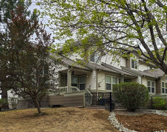 Building Photo - Indian Peaks Rowhouse w/attached garage