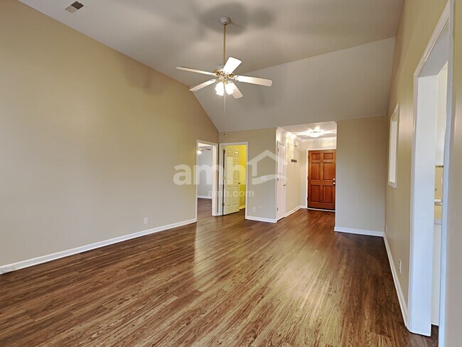 Photo - 3021 Iroquois Dr