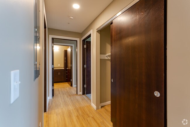 2 BR, 2 BA 940 SF
