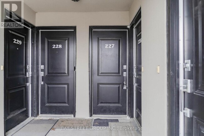 Photo - 320 John St.