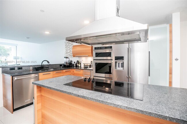 Photo - 2950 NE 188th St Unidad 124