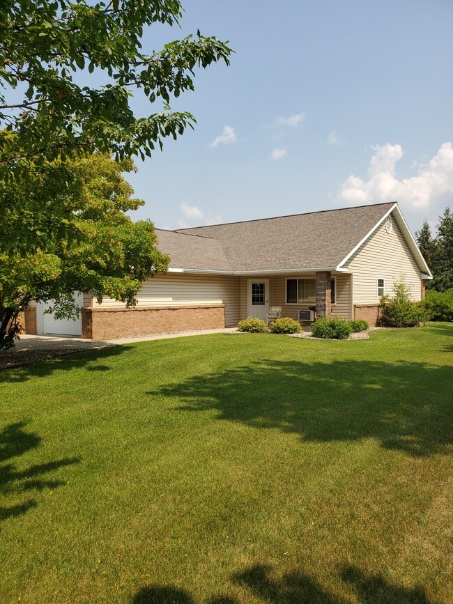 Photo - 100 7th St NE