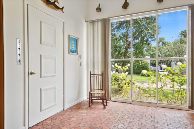 33 Beach Rd