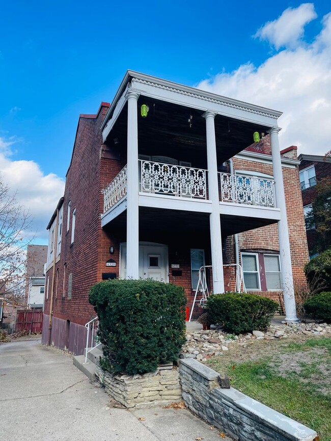 Squirrel Hill Duplex - Squirrel Hill Duplex Apartment Unit 3 Bed 2 bath Squirrel Hill Duplex