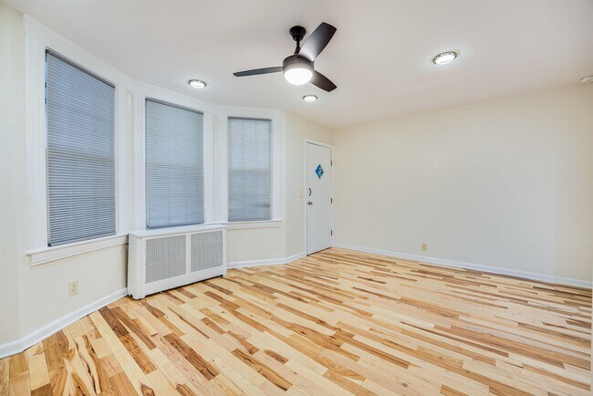 Photo - 100 W 17th St Unit 1