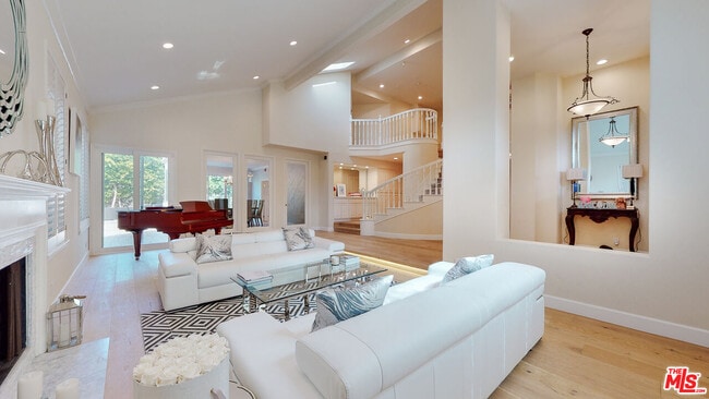 Building Photo - 4950 Densmore Ave