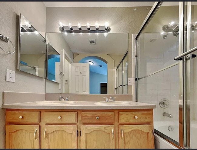 Photo - 5709 Heatherwood St