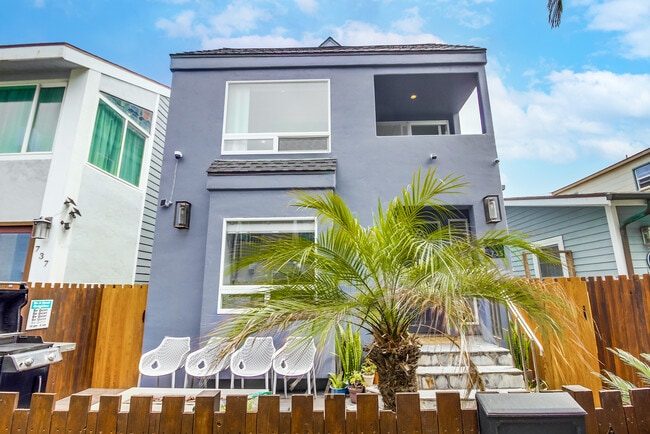 Building Photo - 735 Whiting Ct