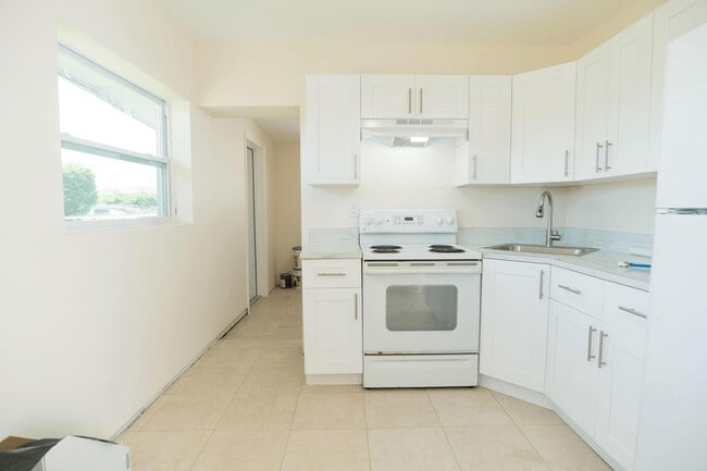 Photo - 141 NW 13th Ave