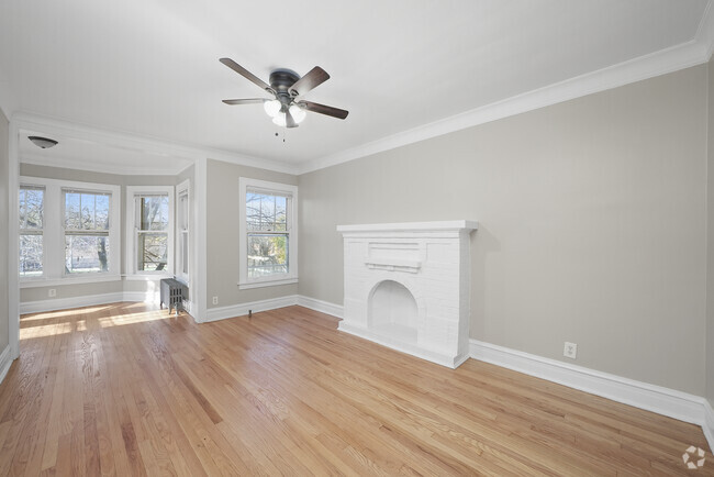 Building Photo - Massive (1255 SF)  2br/1ba in Oak Park's m... Unit 2S Rental