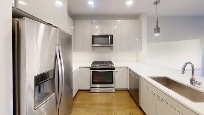 Building Photo - 65 Lewis St Unit 403