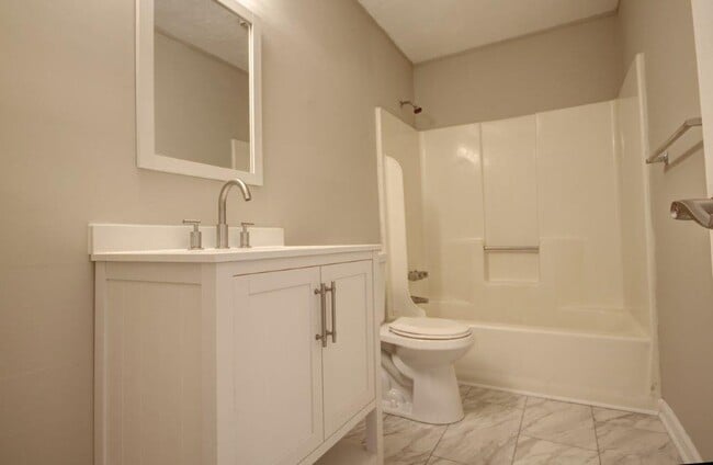 Photo - 925 Westland Dr SW