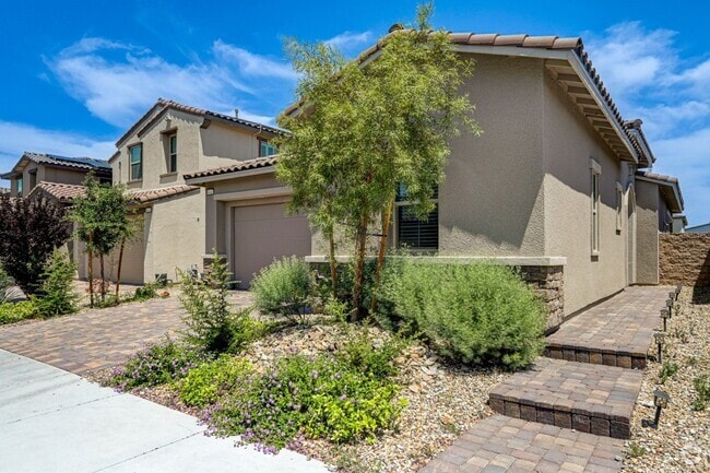 Building Photo - COMFY and NEW 3 Bedroom Home in Skye Canyon!