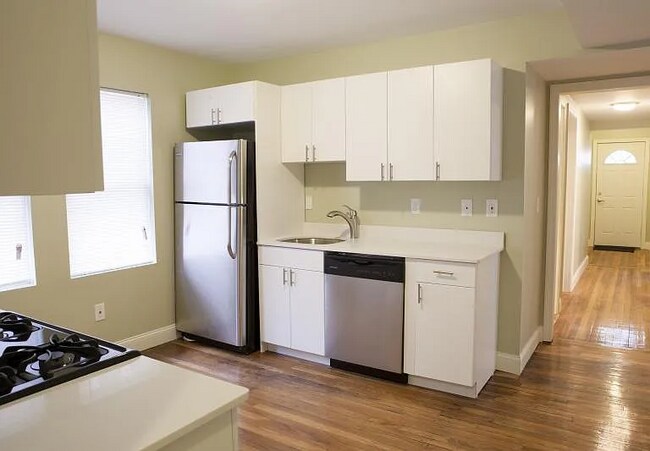 Building Photo - 4043 Washington St Unit 2