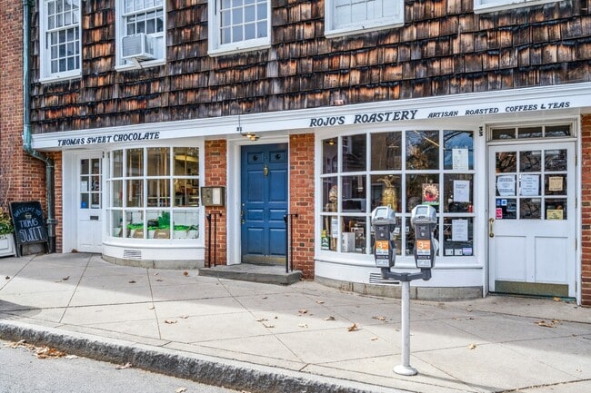 Photo - 31 Palmer Sq W Unit B