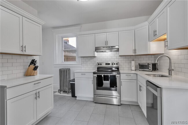 Photo - 617 Niagara St