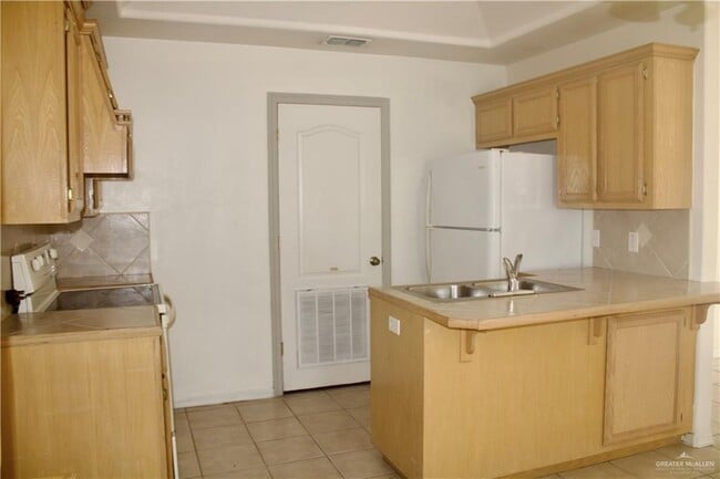 Photo - 12 Cervantes Ave Unit 4